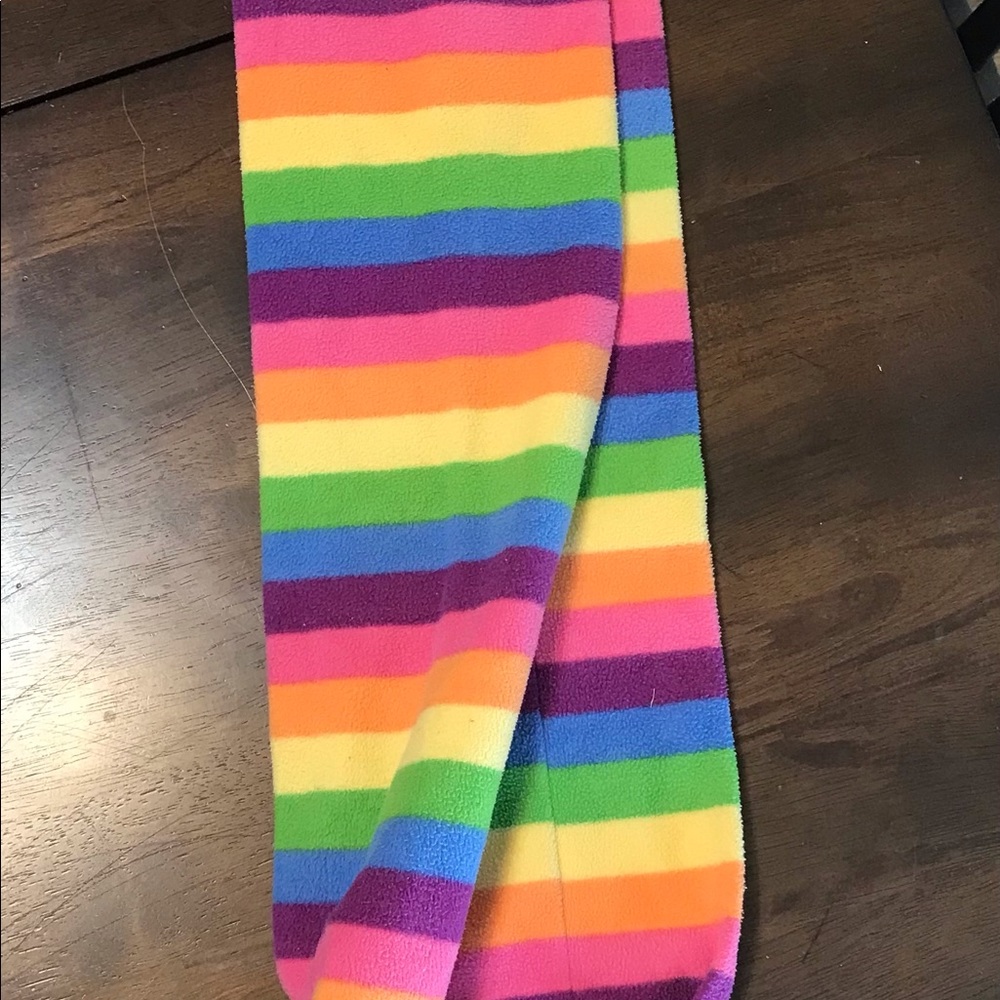 💕 Fleece scarf in bright 🌈 colors.
